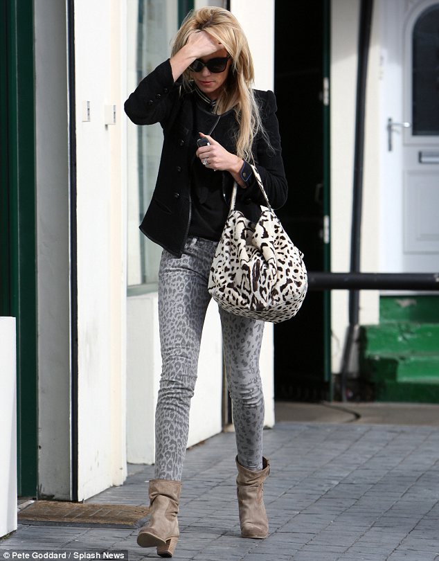 article-2309591-194FF8D4000005DC-65_634x810