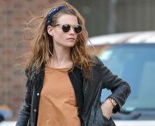 Another �angel� goes braless!