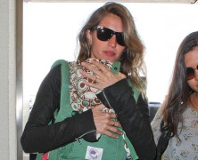 Gisele Bundchen stays close to baby Vivian Lake
