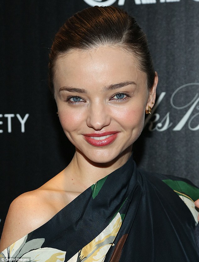 article-2321070-19ABF6CE000005DC-237_634x834