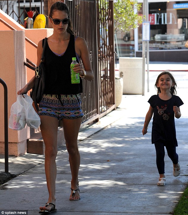 article-2324041-19C3366A000005DC-360_634x724