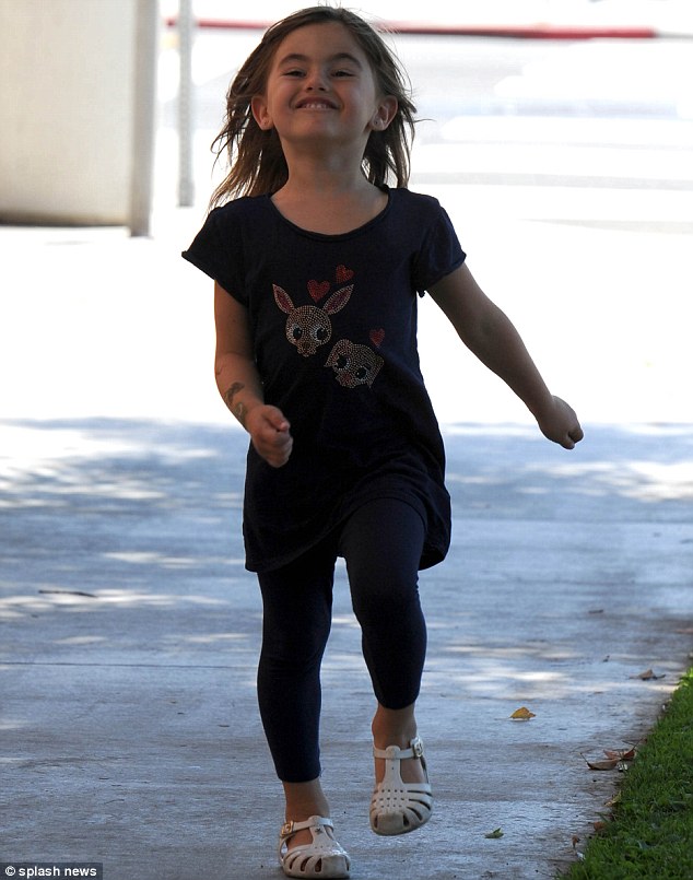 article-2324041-19C3366E000005DC-431_634x805