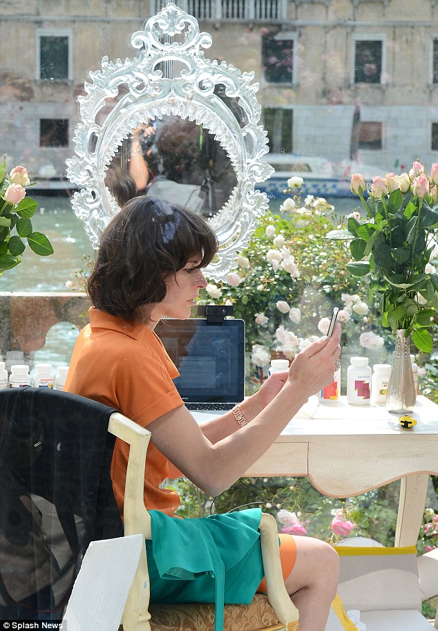 article-2332464-1A0B0442000005DC-450_634x913