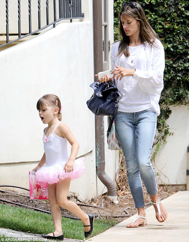 article-0-1A2D8D8E000005DC-705_634x811