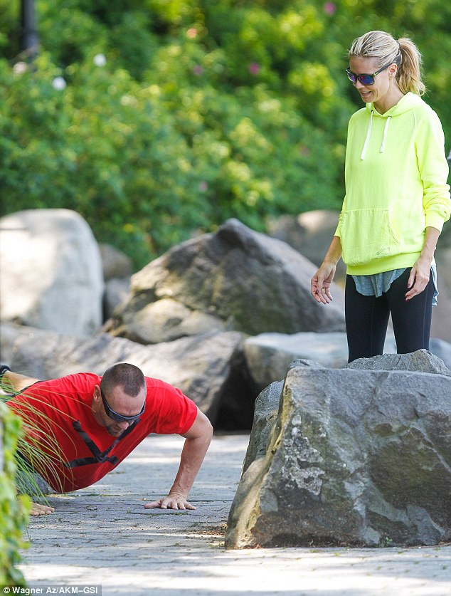 article-2342444-1A56AC0A000005DC-273_634x837