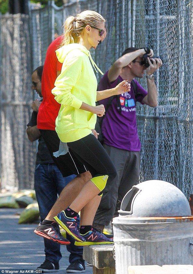 article-2342444-1A56B243000005DC-311_634x899