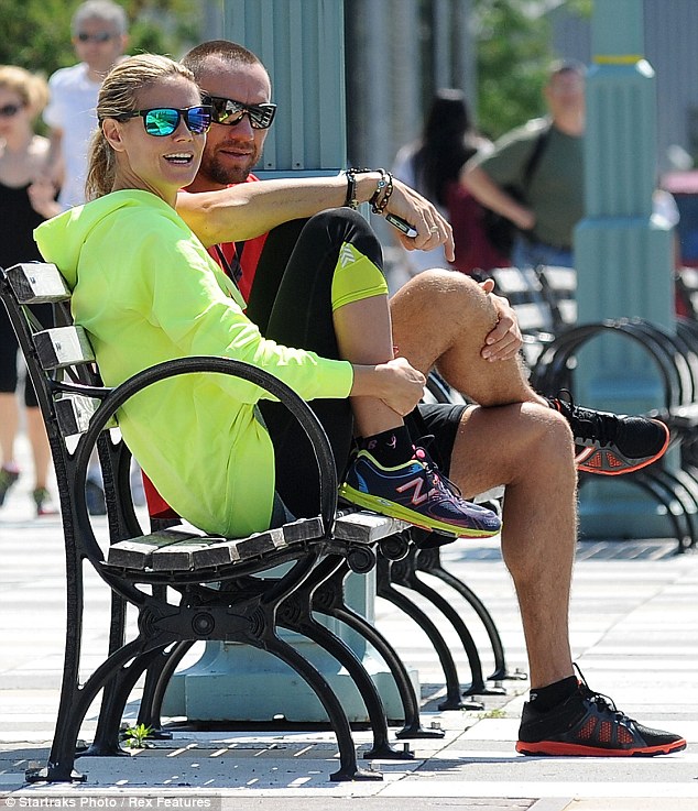 article-2342444-1A573D76000005DC-373_634x737