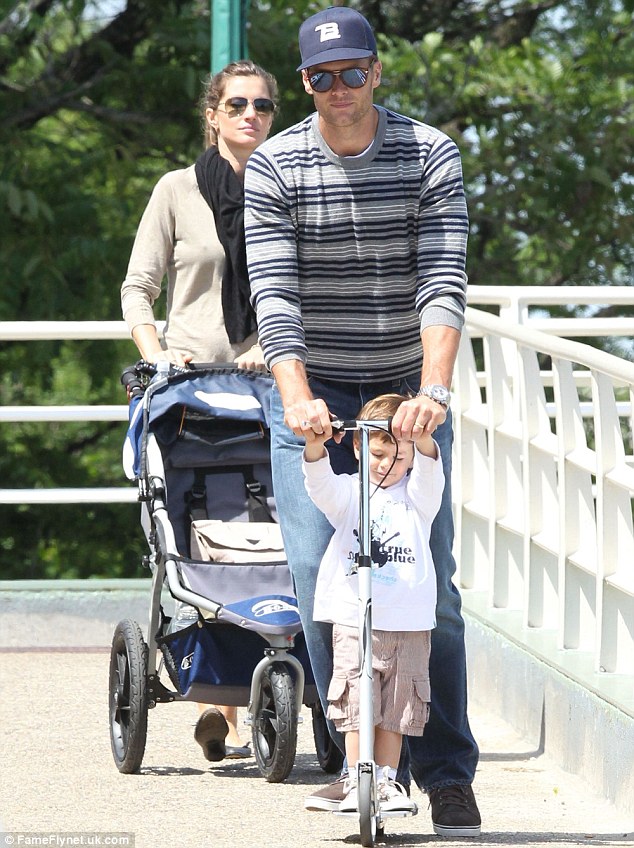 article-2344653-1A686DF1000005DC-295_634x848