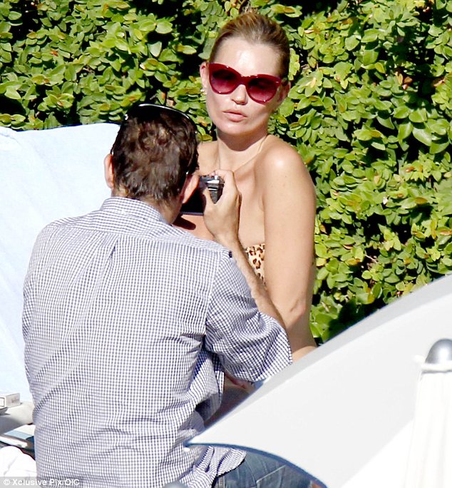 article-0-1AB36EE6000005DC-729_634x684