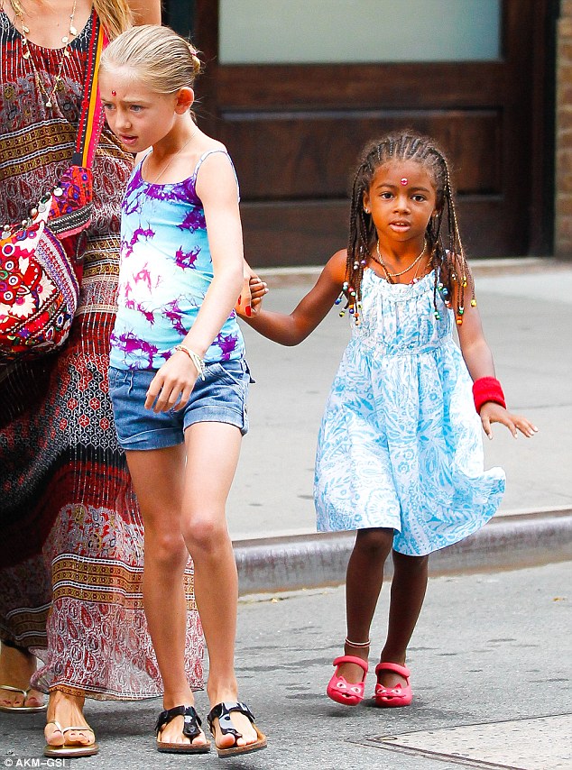 article-0-1AC886EE000005DC-195_634x854