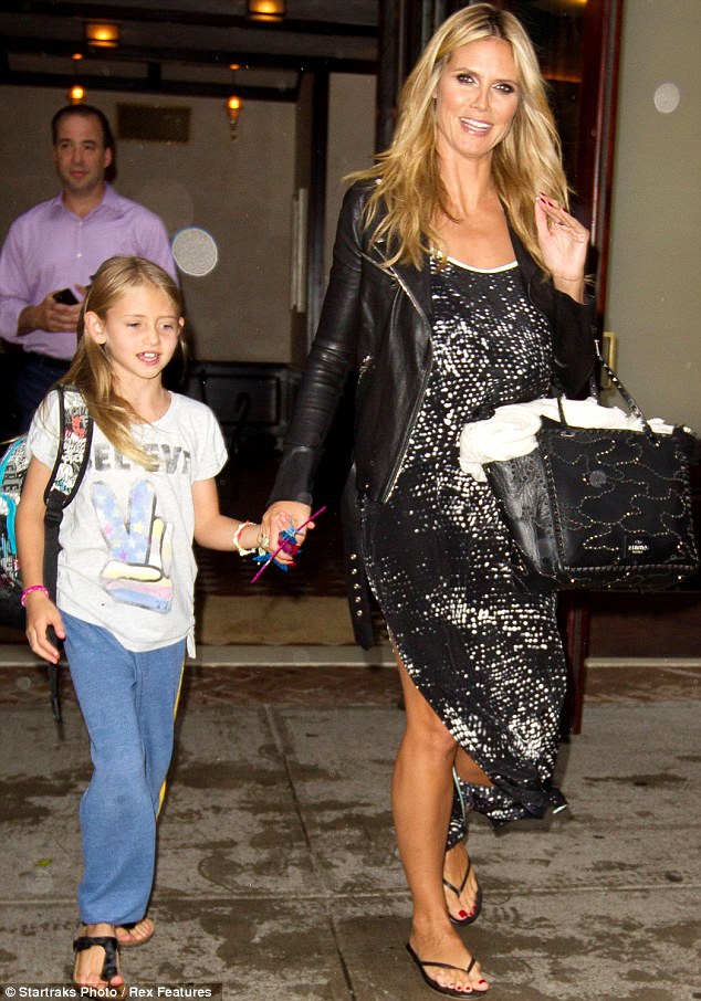 article-0-1ACA59D9000005DC-50_634x906