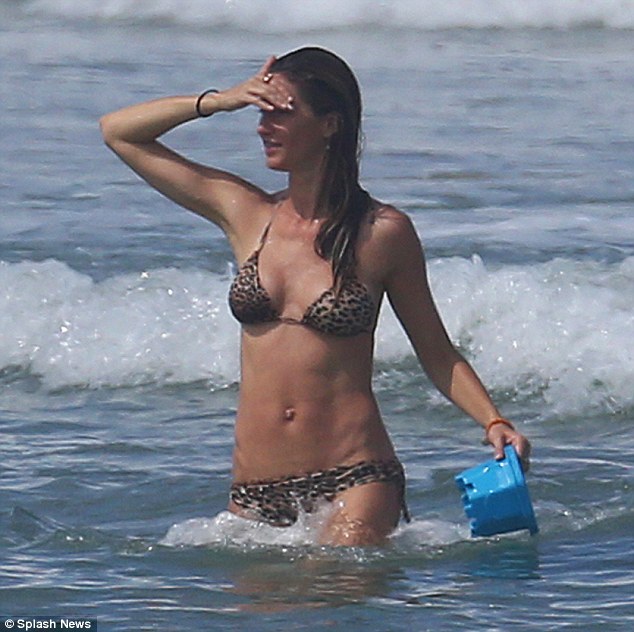 Gisele Bundchen shows off her bikini body!
