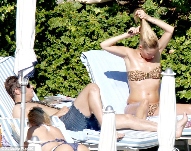 article-2358092-1AB37352000005DC-581_634x502