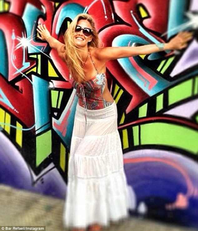 Bar Refaeli goes make-up free but it’s not to her advantage this time