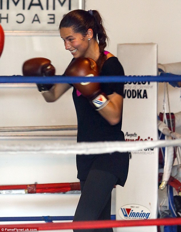 article-2381678-1B1286EE000005DC-196_634x813