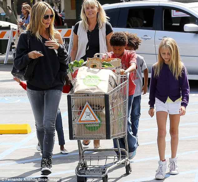 article-2383885-1B1FD6E2000005DC-426_634x583