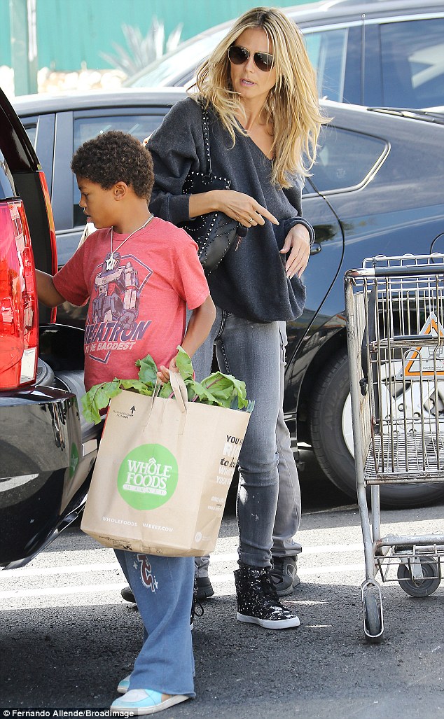 article-2383885-1B1FD78B000005DC-796_634x1027