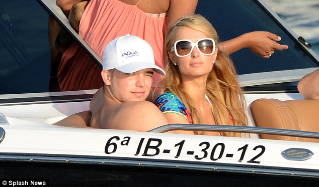 article-2384613-1B25A83E000005DC-956_634x373