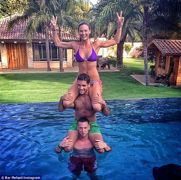 article-2396231-1B57E6FA000005DC-384_634x632