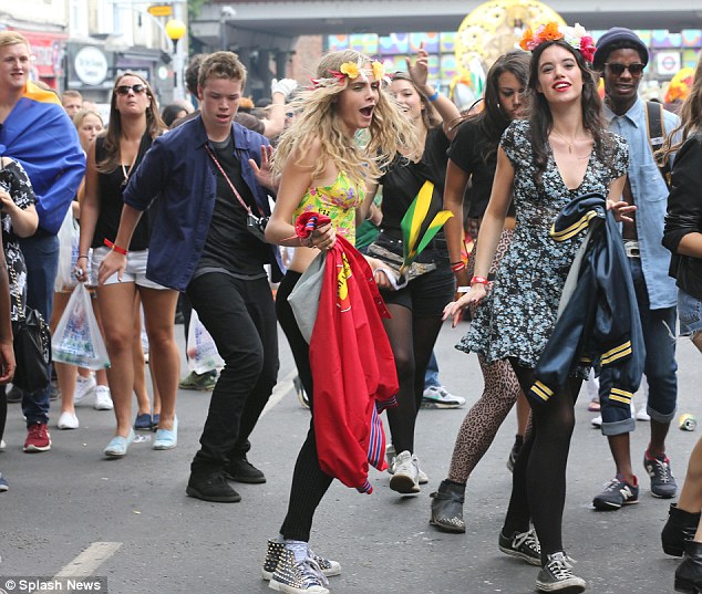 article-2402278-1B78EFDD000005DC-954_634x537