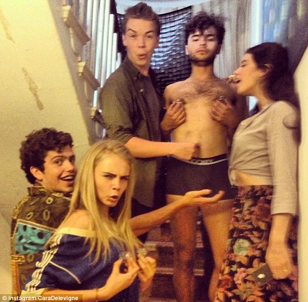 article-2402278-1B79372D000005DC-765_634x621