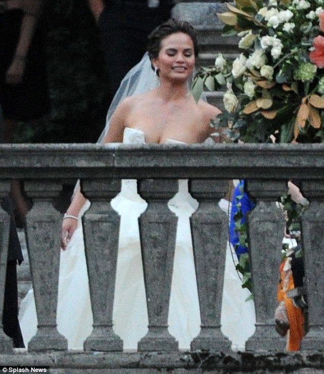 article-2420836-1BD2FE0B000005DC-522_634x731