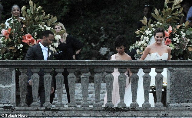 article-2420836-1BD2FE0F000005DC-111_634x392