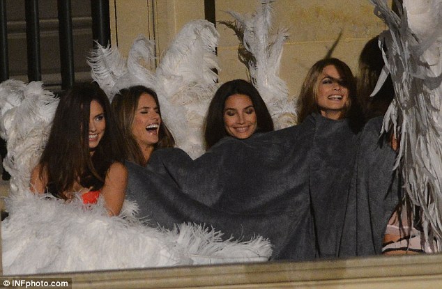 article-2424272-1BE3C6E4000005DC-223_634x415