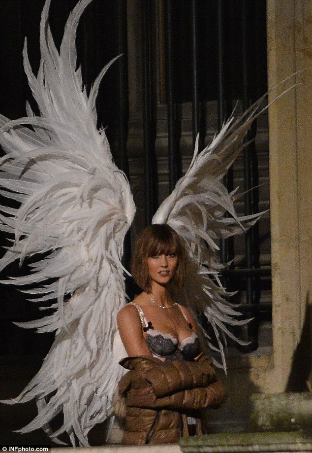 article-2424272-1BE3C7E3000005DC-863_634x919