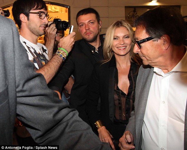 article-2425892-1BEBEA58000005DC-820_634x509