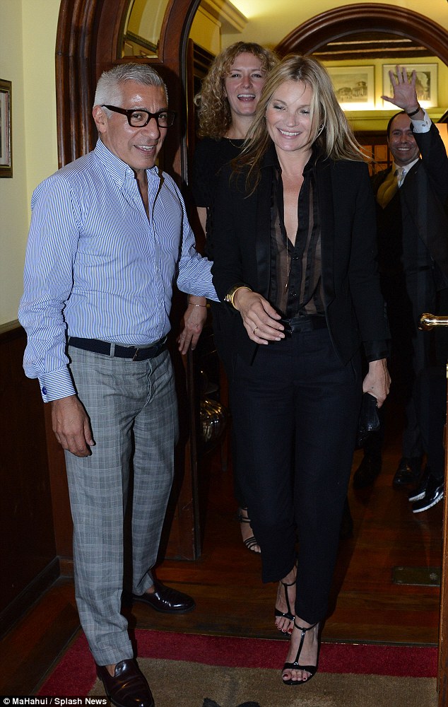 article-2425892-1BEC7CEC000005DC-414_634x1000