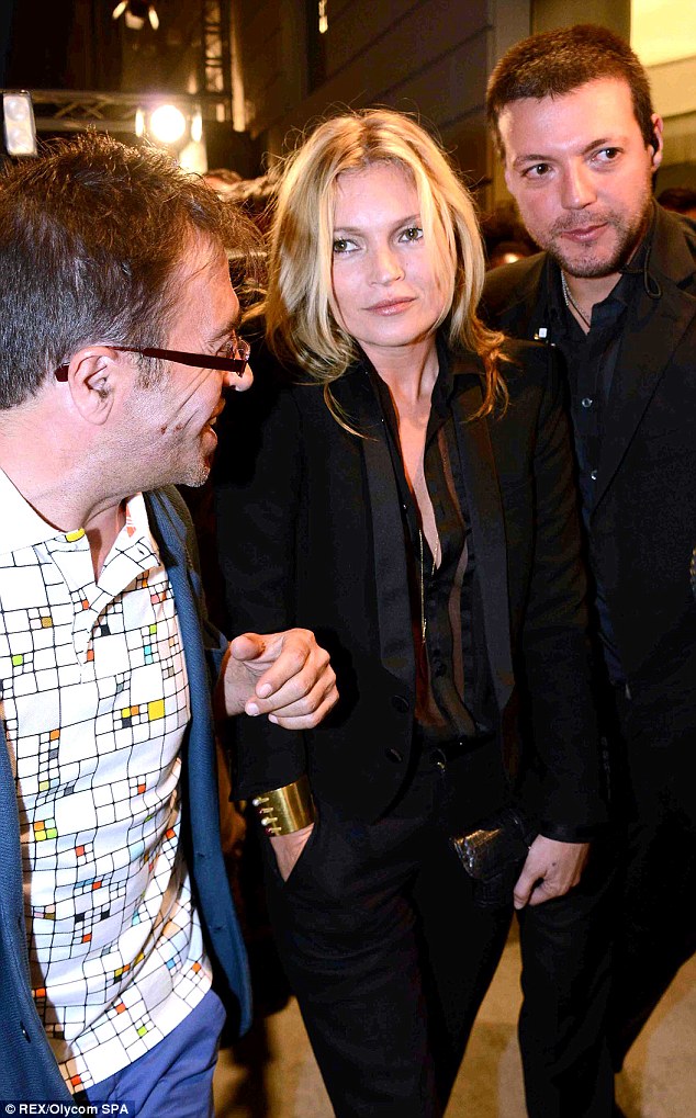 article-2425892-1BED0844000005DC-821_634x1019