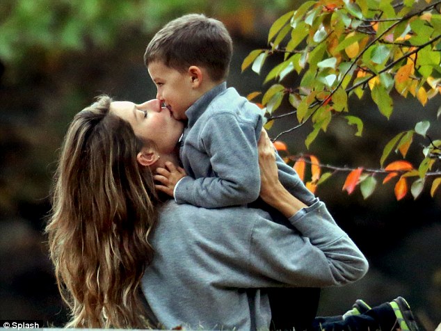 article-2457071-18B4670700000578-106_634x476