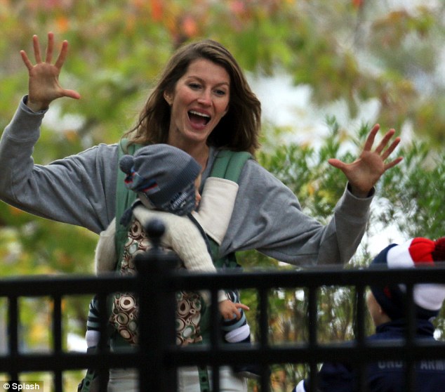 article-2457071-18B4678500000578-157_634x558