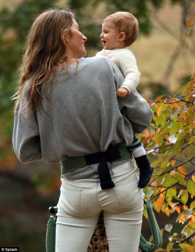 article-2457071-18B4696A00000578-607_634x820