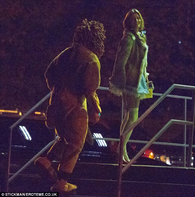 article-2478707-190C568100000578-528_634x638