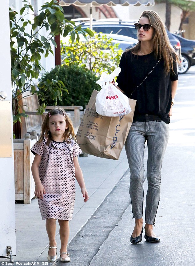 article-2509060-1979E6B500000578-948_634x866