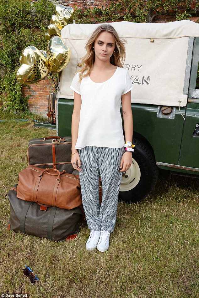 Cara Delevingne is super chic at Mulberry’s wilderness picnic