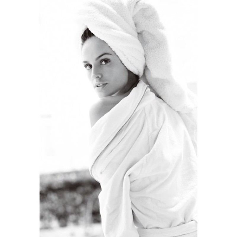 izabel-goulart-towel-series-photo