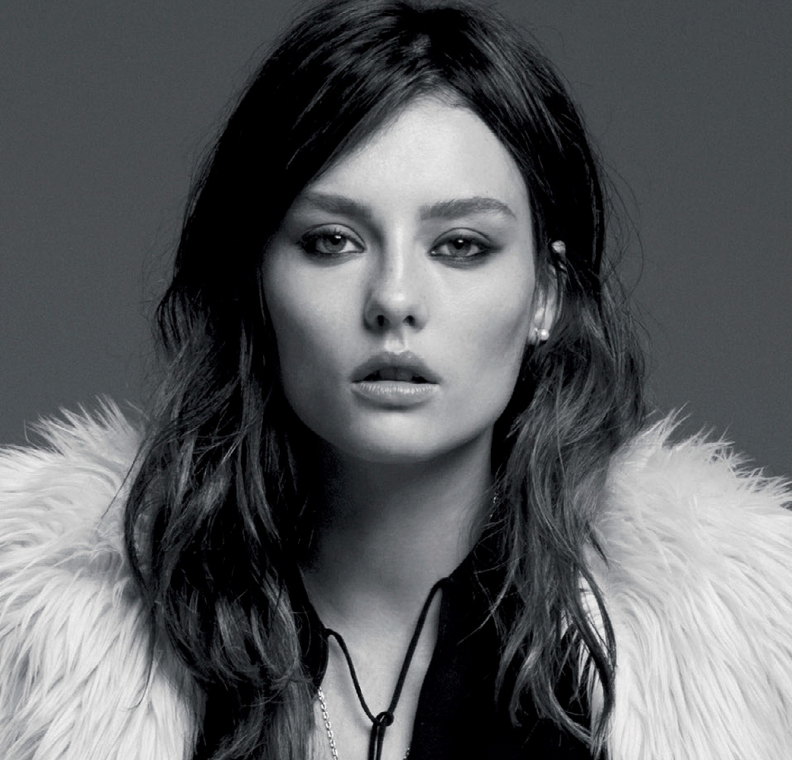 Brittany Beattie Elle Australia August 2015-01