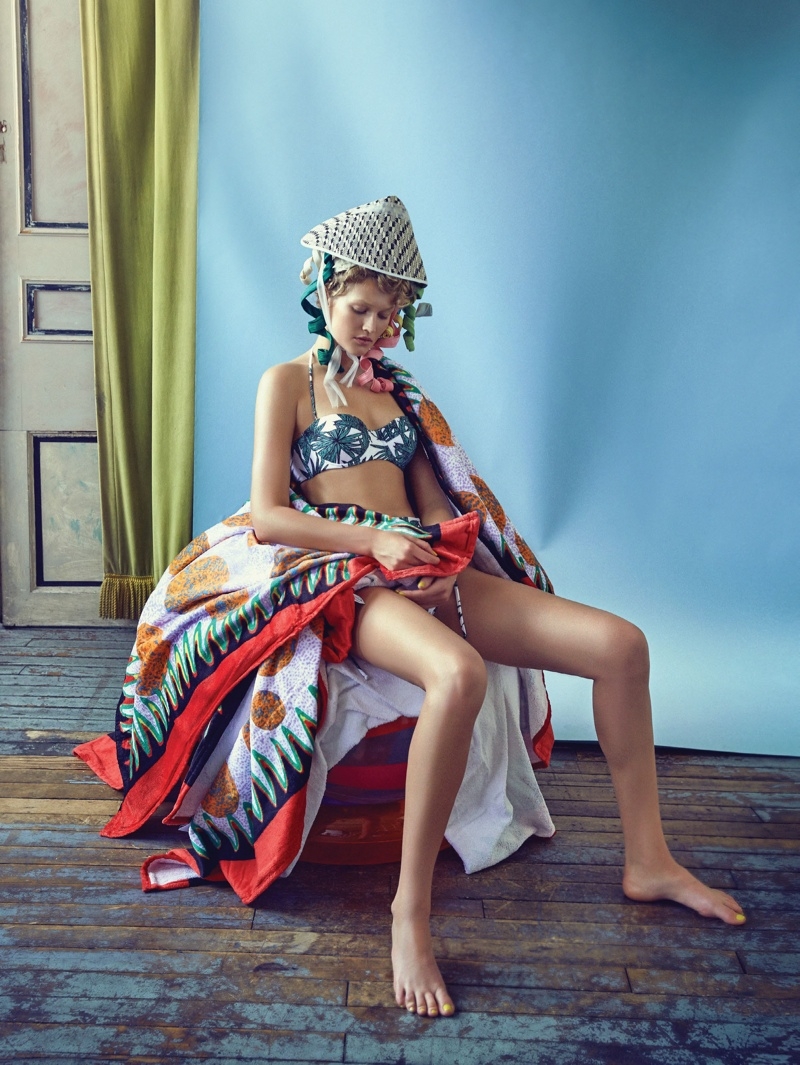 Toni-Garrn-Hats-Editorial02-800x1444