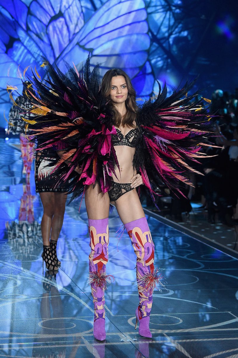 50-Victorias-Secret-2015-Fashion-Show-Photos-Barbara-Fialho