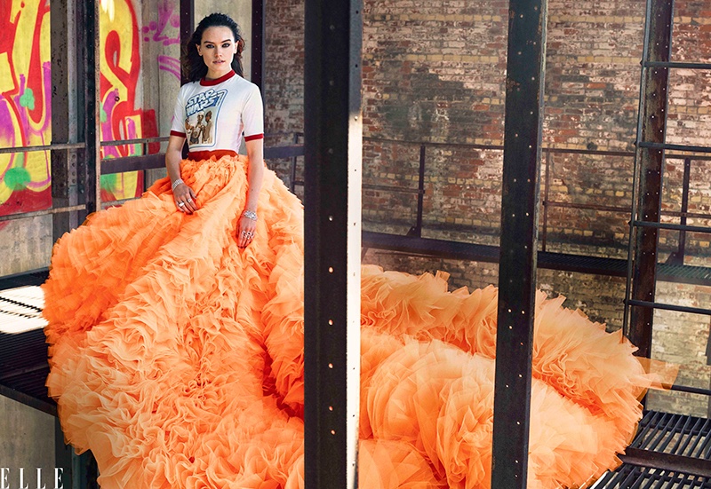 Daisy-Ridley-ELLE-December-2015-Cover-Photoshoot02