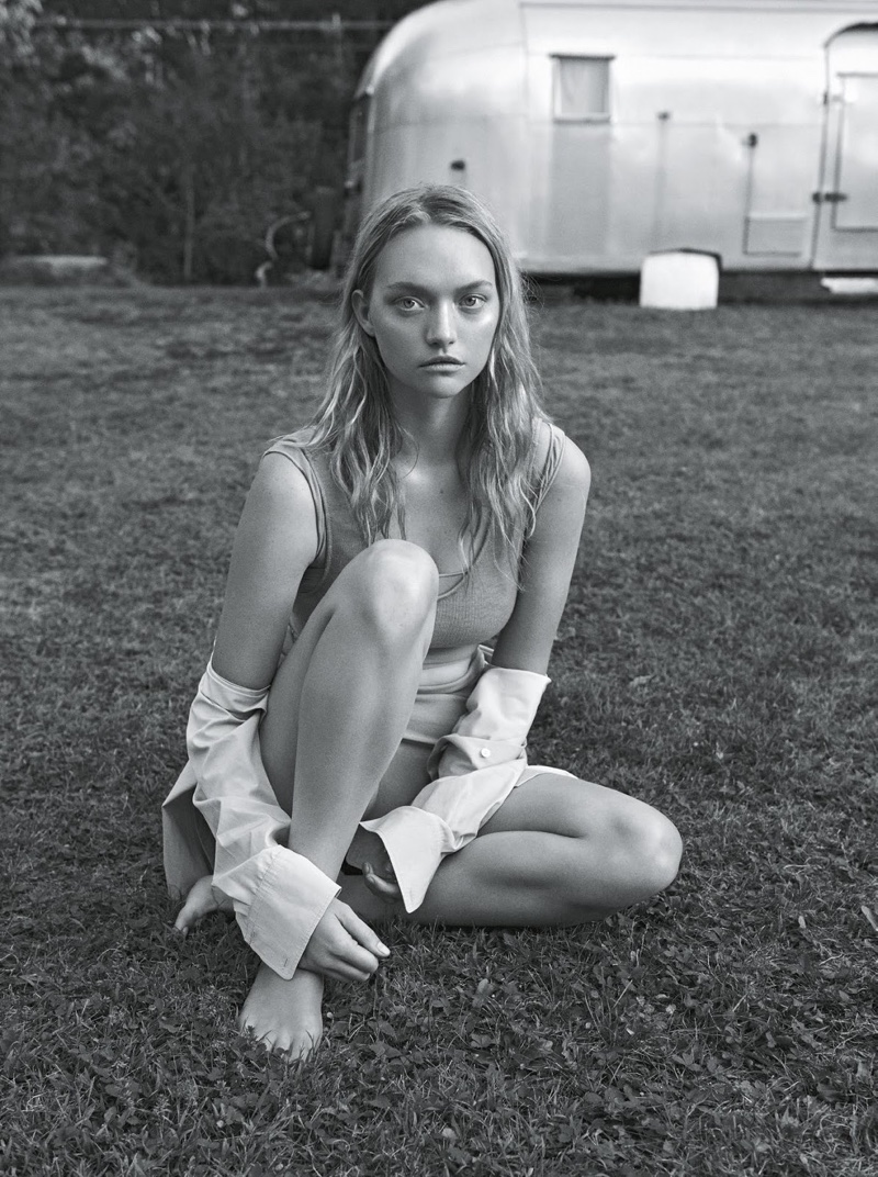Gemma-Ward-Vogue-Australia-January-2016-Photoshoot03