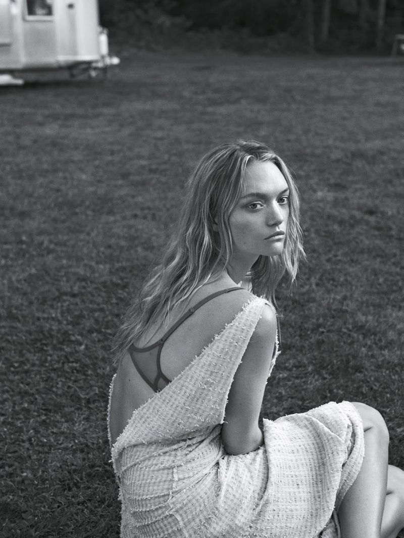 Gemma-Ward-Vogue-Australia-January-2016-Photoshoot04