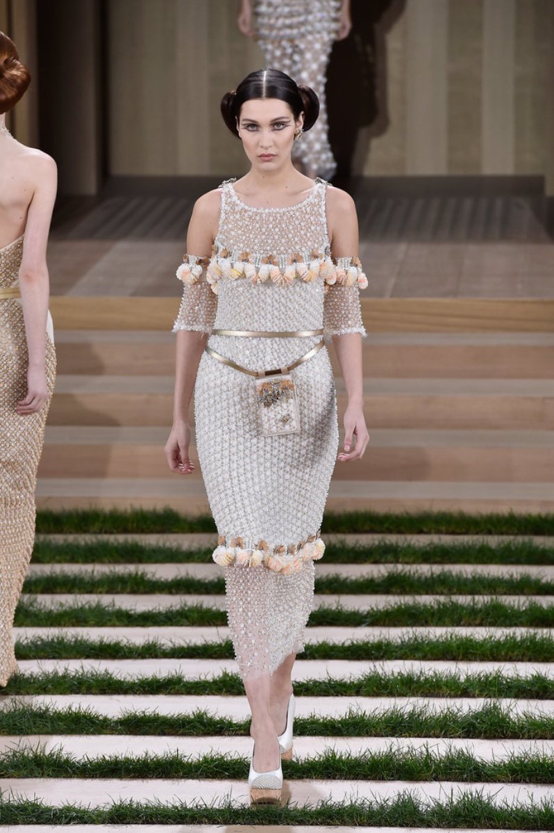 Chanel-Couture-Spring-2016-Bella-Hadid