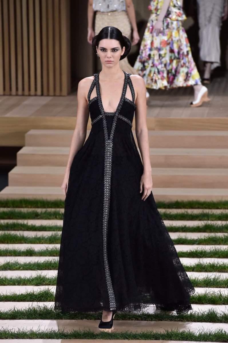 Chanel-Couture-Spring-2016-Kendall-Jenner