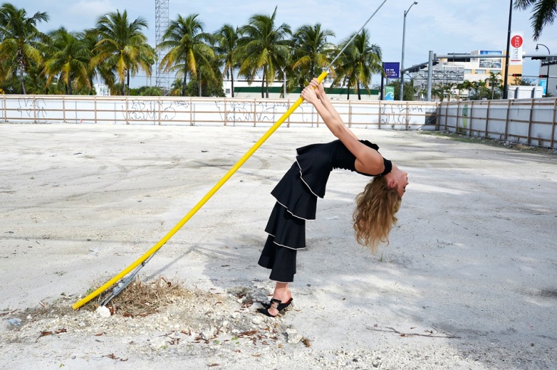 karlie-kloss-photographed-by-juergen-teller-spring-2016-04