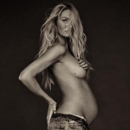 Candice Swanepoel Announces The Sex Of Her Baby