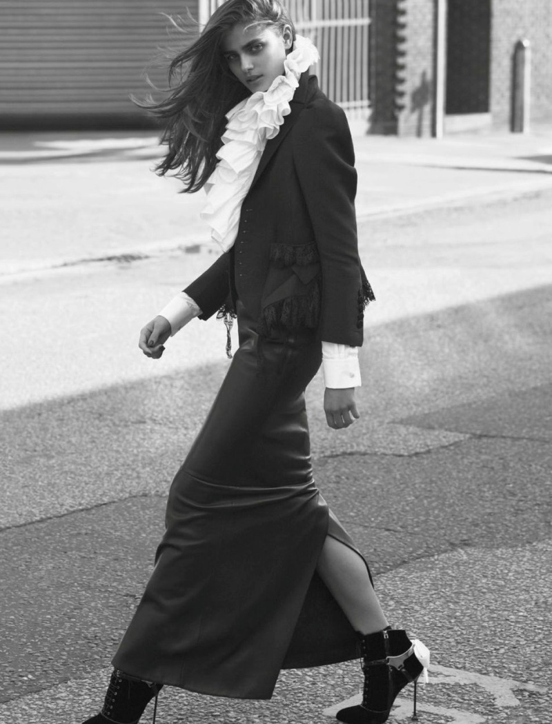 Bella-Taylor-Jena-for-Vogue-Paris-September-2016-11